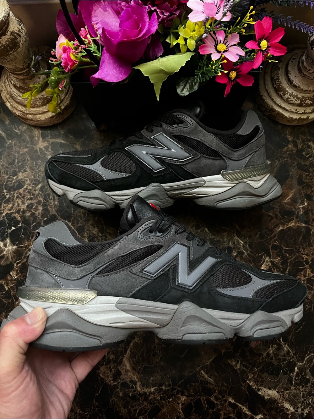 New Balance 9060
Streetwear/Athletic
Lifestyle Shoes
Size 9 Men/10.5 Women